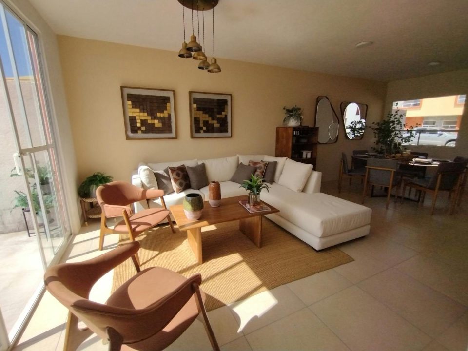 Ideje za preureditev dnevne sobe v funkcionalen in estetski prostor